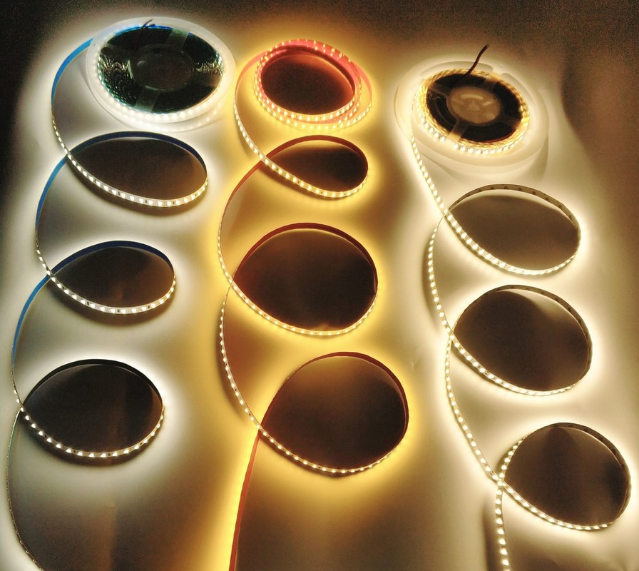 Lâmpadas LED ecológicas em branco fresco CCT 6000K 6500K Peso de estoque pronto 0,18 kg